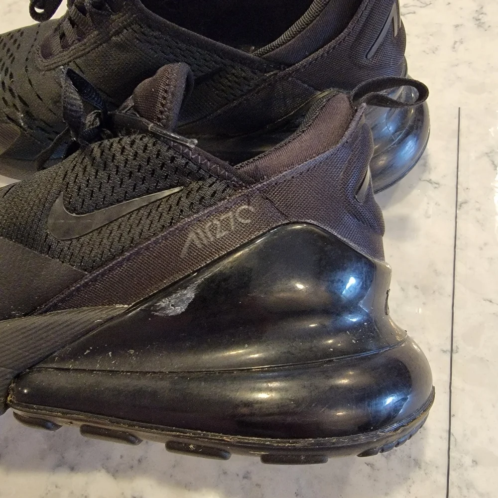 Nike Air Max 270 Mens 11.5 Triple Black Running Shoes Sneakers AH8050-005 - Picture 12 of 16